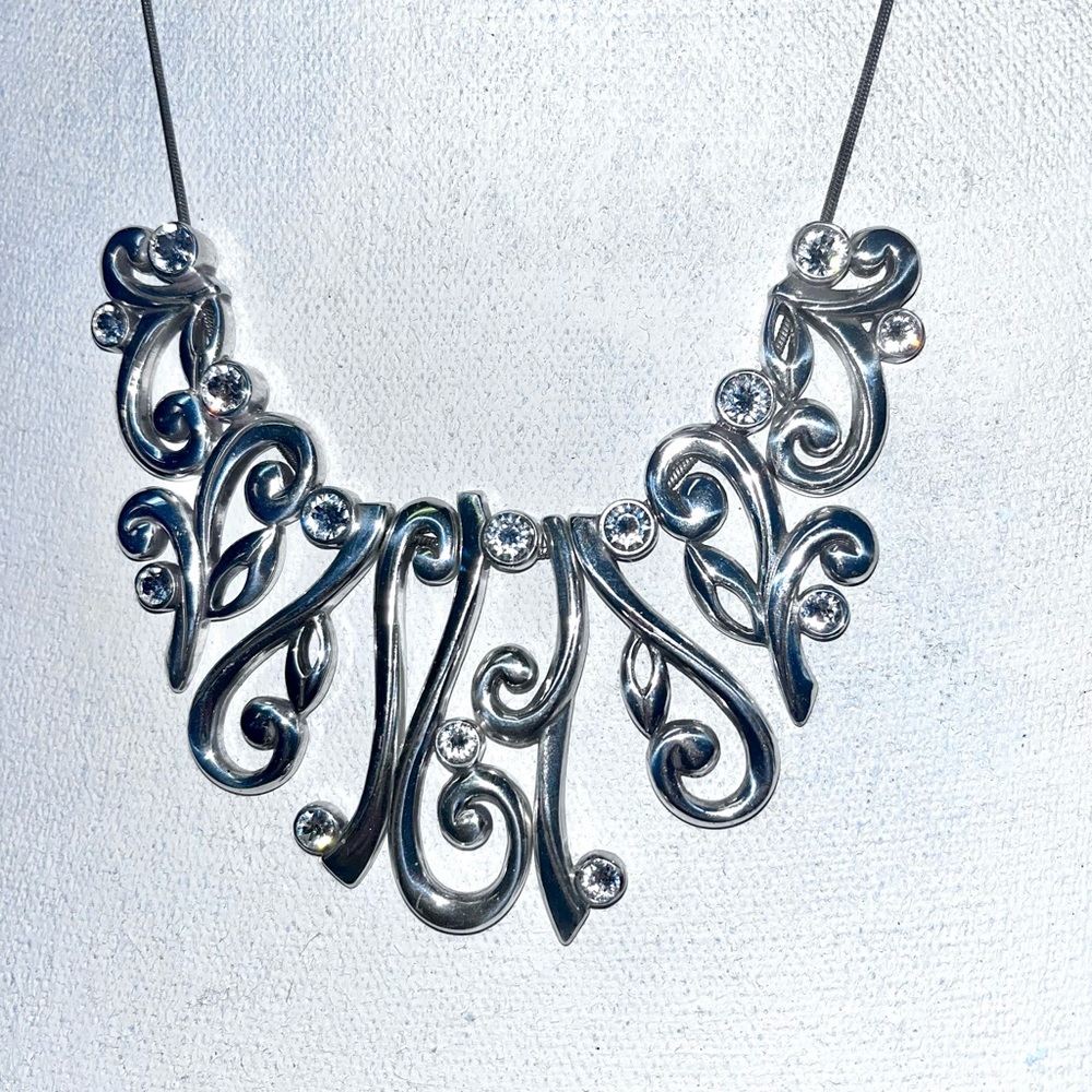 BRIGHTON COLLAR SILVER NECKLACE W/ A UNIQUE WOVEN LINK DESIGN.
